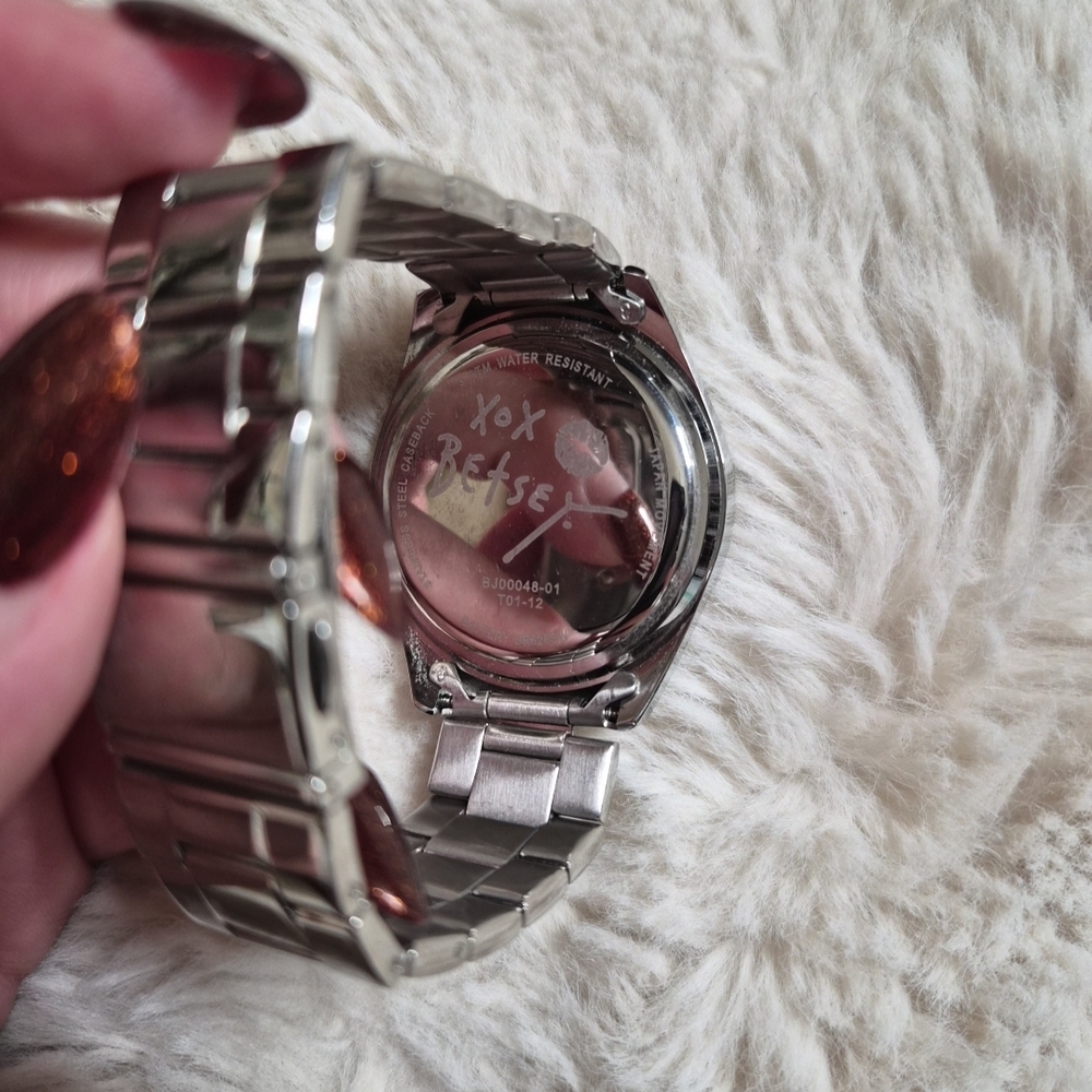 Betsey Johnson Watch Silver Tone Pink Heart Hand Streetwear Twee Girly Cute Y2K - Picture 4 of 13